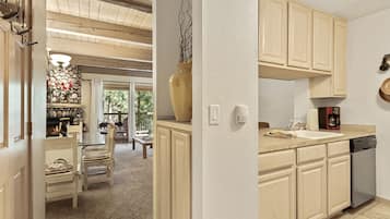 Microwave, oven, stovetop, coffee/tea maker