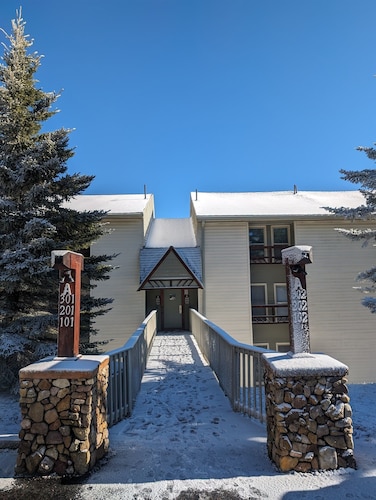 Fun 3-Bed, 2-Bath Ski Condo at Snowshoe Mountain-Near Slopes & No Cleaning Fee!