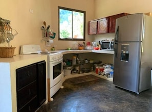 Refrigerador, microondas, horno, tostadora