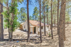 Exterior - Ruidoso Cabin - Walk to Local Park + Downtown (Ruidoso)