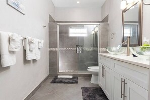 Shower, hair dryer, towels - Ocean and Magens Bay View NorthStar Escape (St. Thomas)