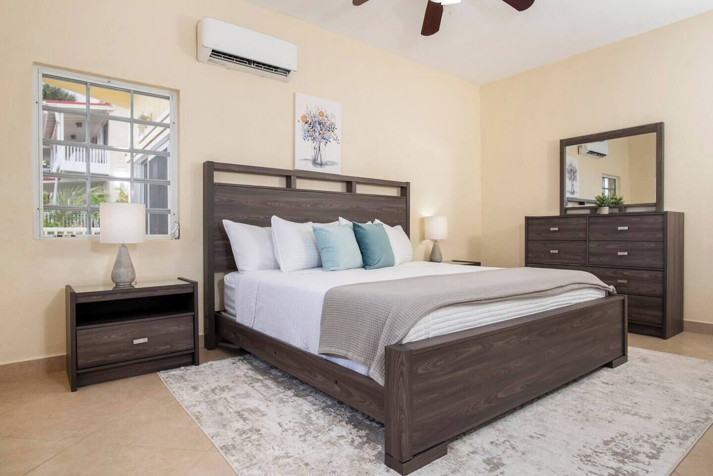 2 habitaciones, tabla de planchar con plancha, wifi y ropa de cama 