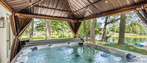 Baignoire à remous extérieure