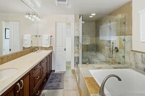 Hair dryer - 3526 -Bayside Walk Unit  2 (San Diego)