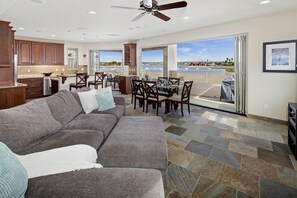 TV, fireplace - 3526 -Bayside Walk Unit  2 (San Diego)