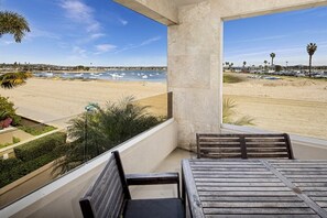 Unclassified image, 5 of 29, button