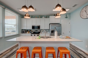 冰箱、微波炉、烤箱、炉灶