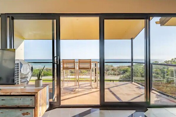 Interior - Luxurious beachfront, panoramic views (West Lakes Shore)