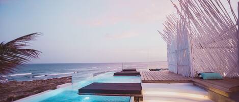 Pool | Outdoor pool, an infinity pool