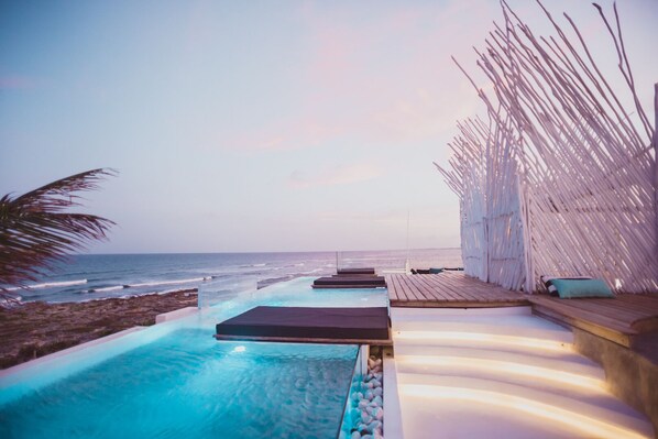 Outdoor pool, an infinity pool