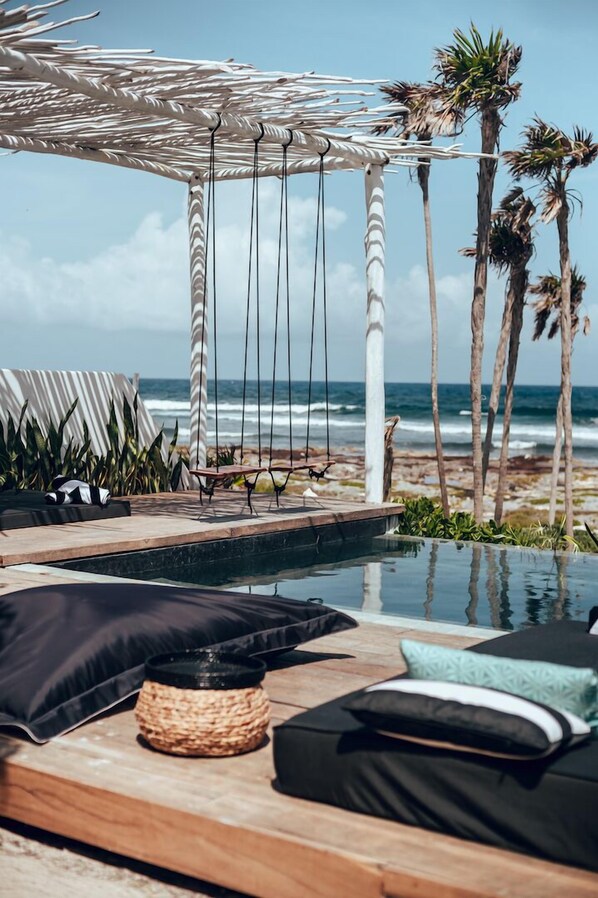 Outdoor pool, an infinity pool