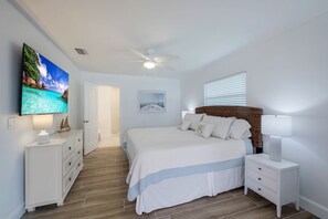 4 habitaciones, escritorio y tabla de planchar con plancha 