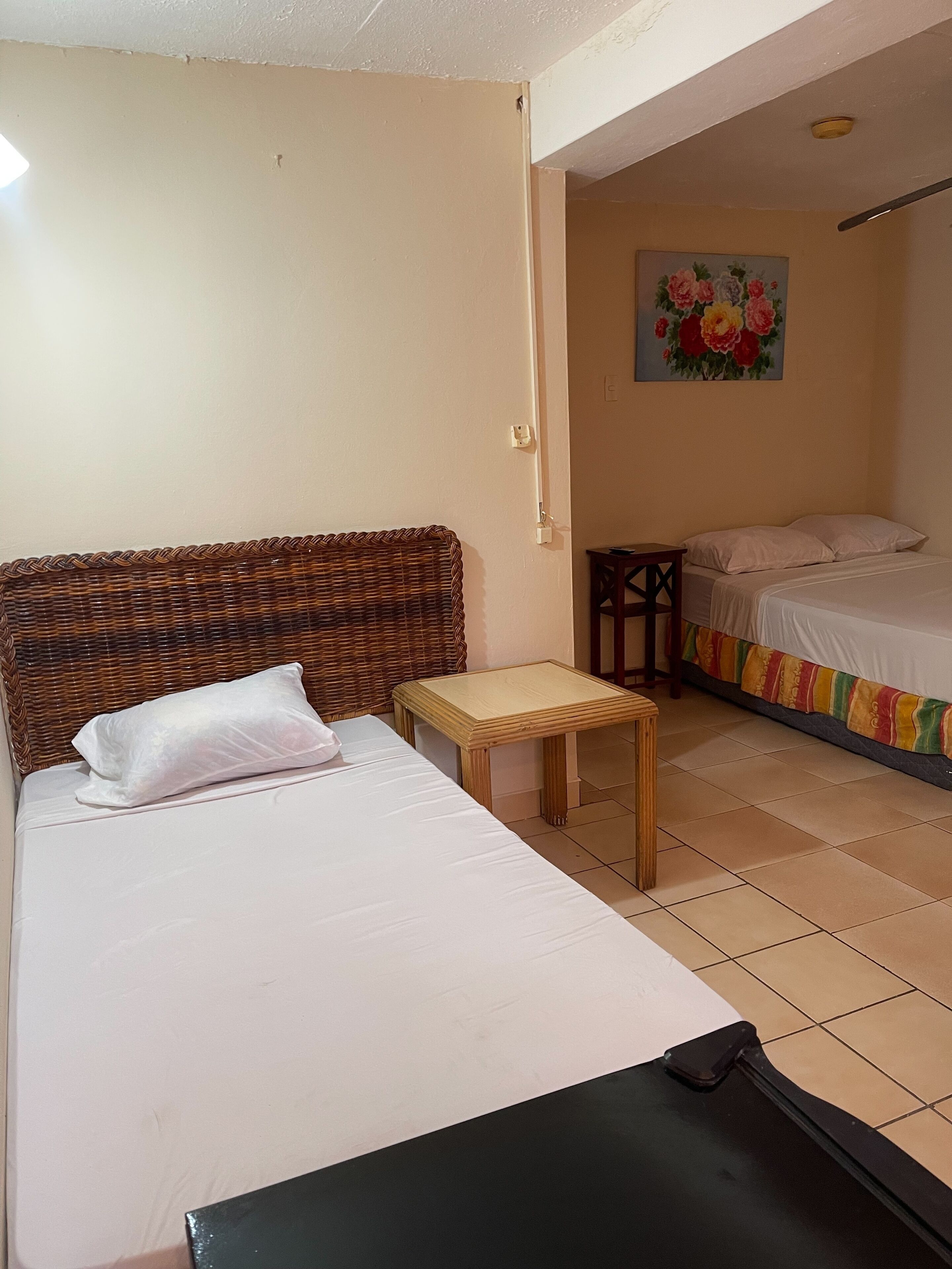 Quarto conforto | Ferros/tábuas de passar roupa, roupa de cama