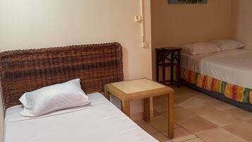 Quarto conforto | Ferros/tábuas de passar roupa, roupa de cama