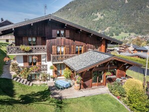 Experience the rustic charm of this mountain retreat, surrounded by well-maintained gardens and a wooden deck.