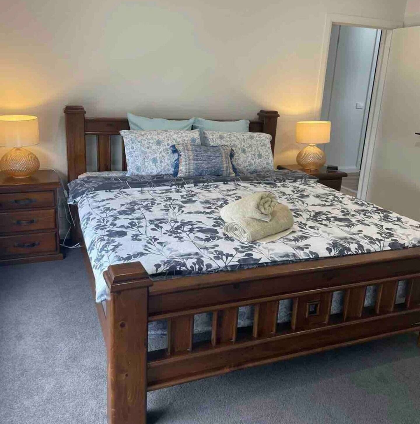 4 bedrooms, desk, iron/ironing board, travel cot