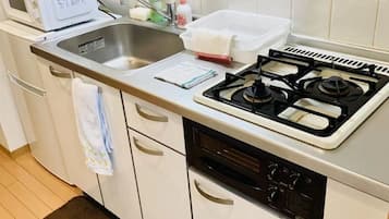 雪櫃、微波爐、廚房用具/餐具/器皿