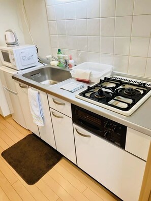 Fridge, microwave, cookware/dishes/utensils