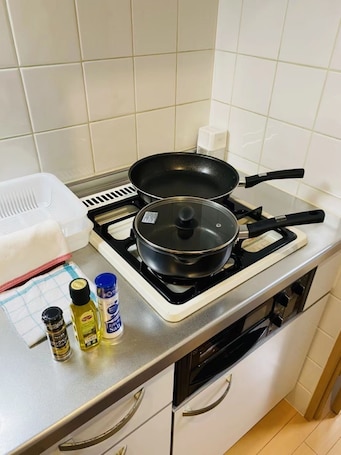 Fridge, microwave, cookware/dishes/utensils. No 3043 minutes walk from JR Kokubunji Station / Kokubunji Tokyo