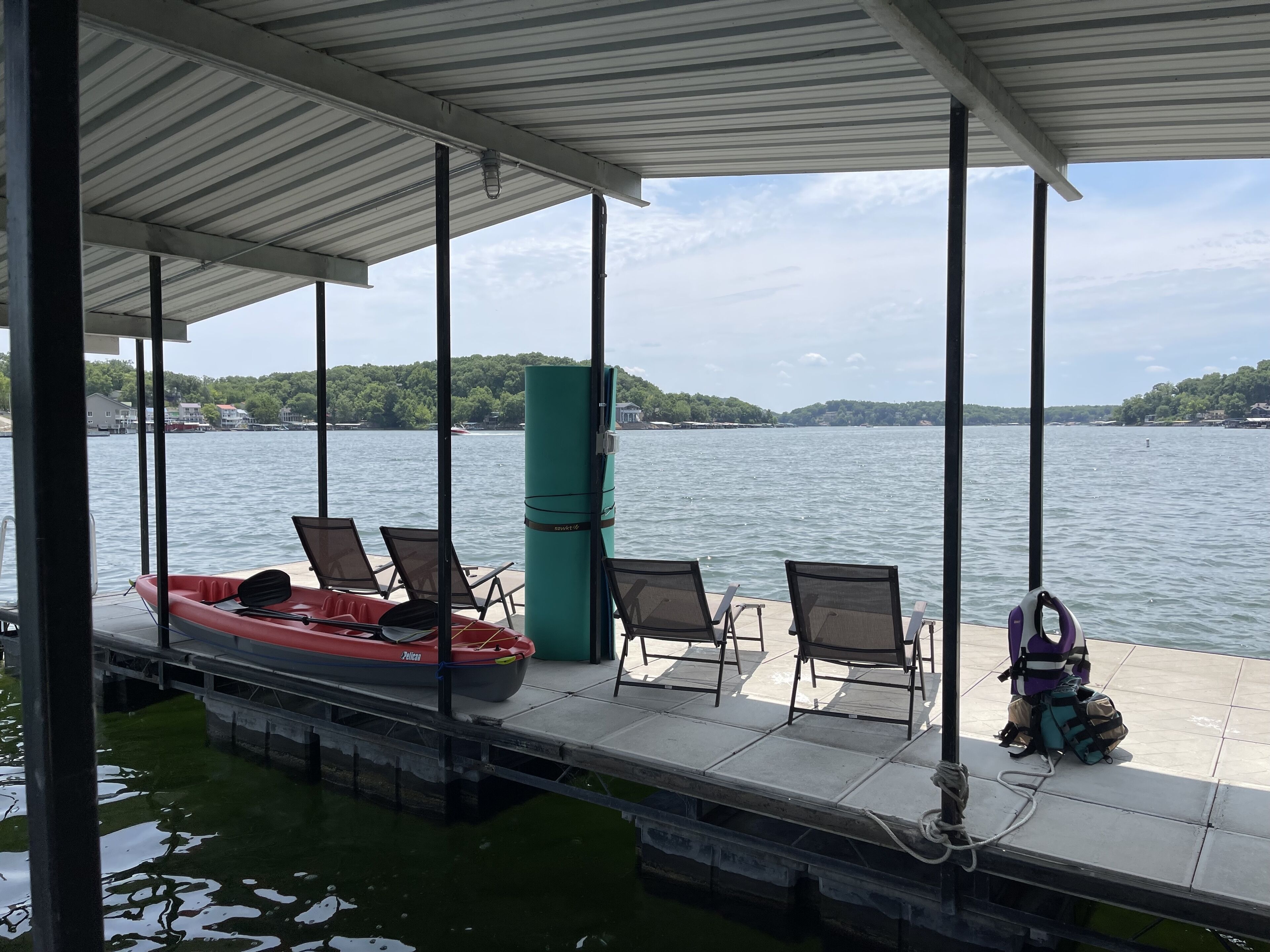 Beautiful lakefront home! Dock, boat slip, swim mat, floaties 2-person Kayak!
