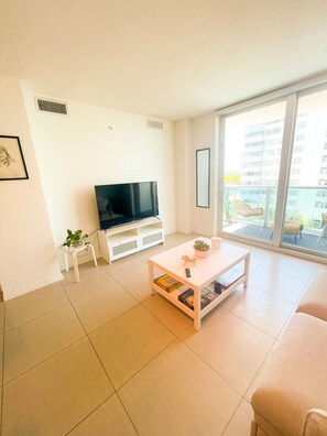 Télévision à écran plat, espaces bureaux