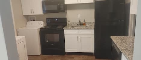 Refrigerador, microondas, horno, placa de cocina