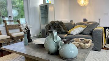 TV connectée, livres, chaßne hi-fi, écrans d'ordinateur