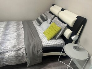 3 Schlafzimmer, Schreibtisch, Bügeleisen/Bügelbrett, kostenloses WLAN