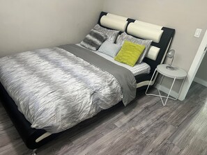 3 bedrooms, desk, iron/ironing board, free WiFi