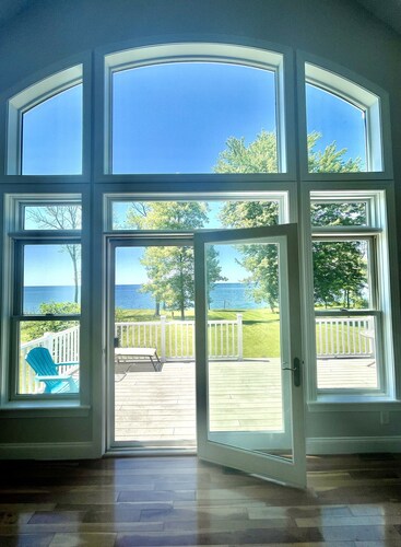 Waterfront house with amazing views of Lake Ontario and Sunsets