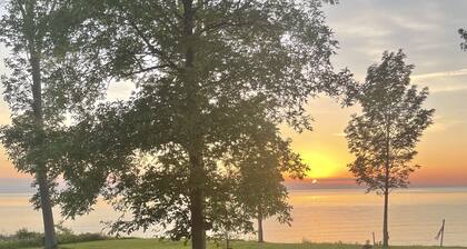 Waterfront house with amazing views of Lake Ontario and Sunsets