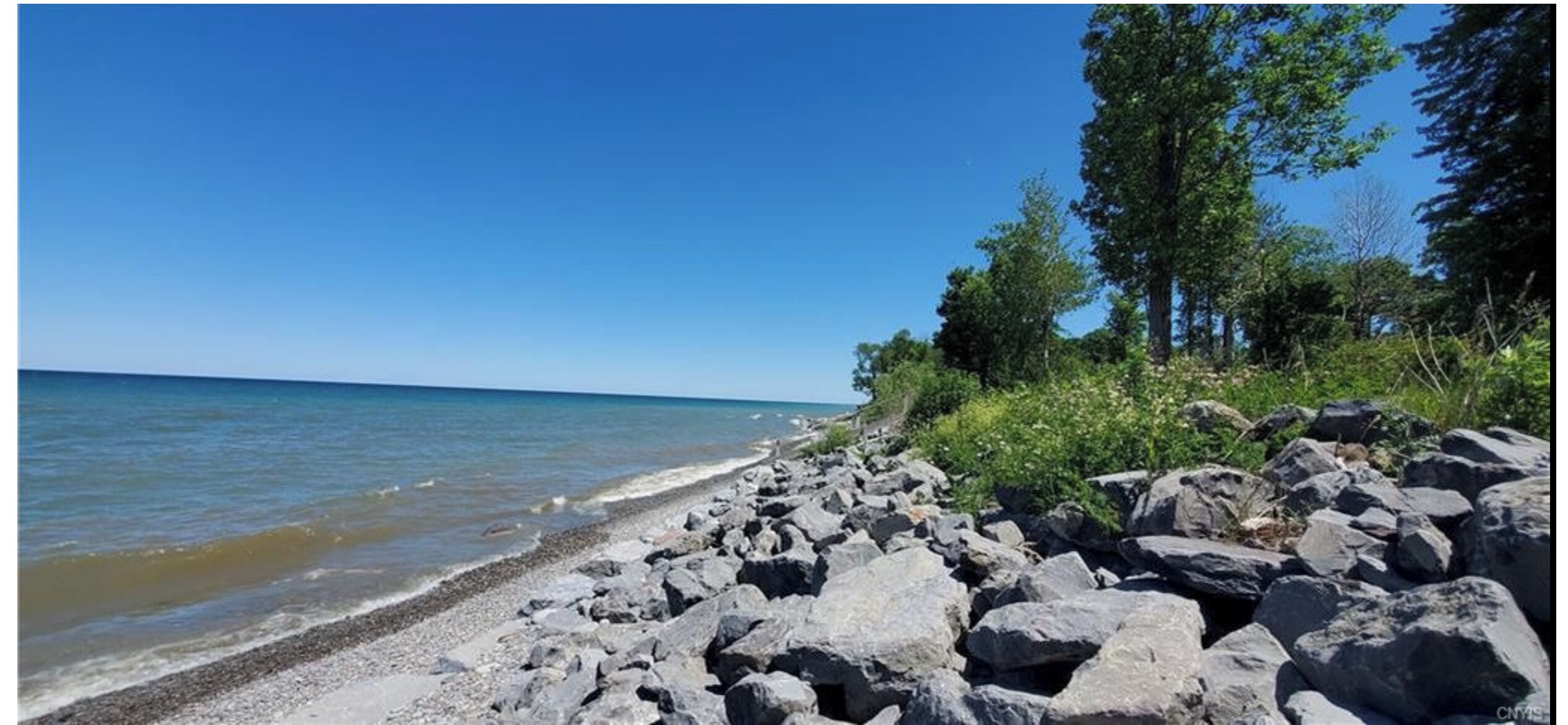 Plage à proximité, chaises longues, serviettes de plage