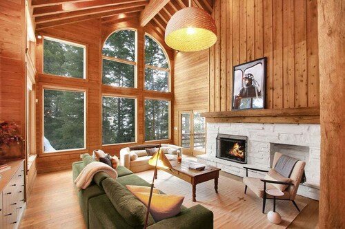 *TOP TIER* SUNDANCE LODGE - 7 Bed, 7 Bath, MOUNTAIN VIEWS