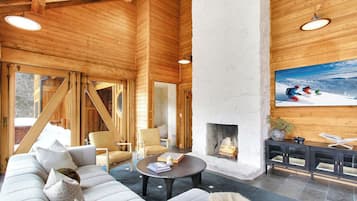 TV, fireplace, table tennis, books