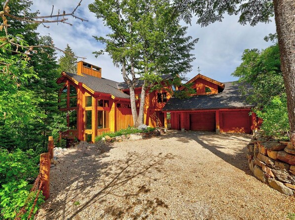 Exterior - *TOP TIER* SUNDANCE LODGE - 7 Bed, 7 Bath, MOUNTAIN VIEWS (Sundance)