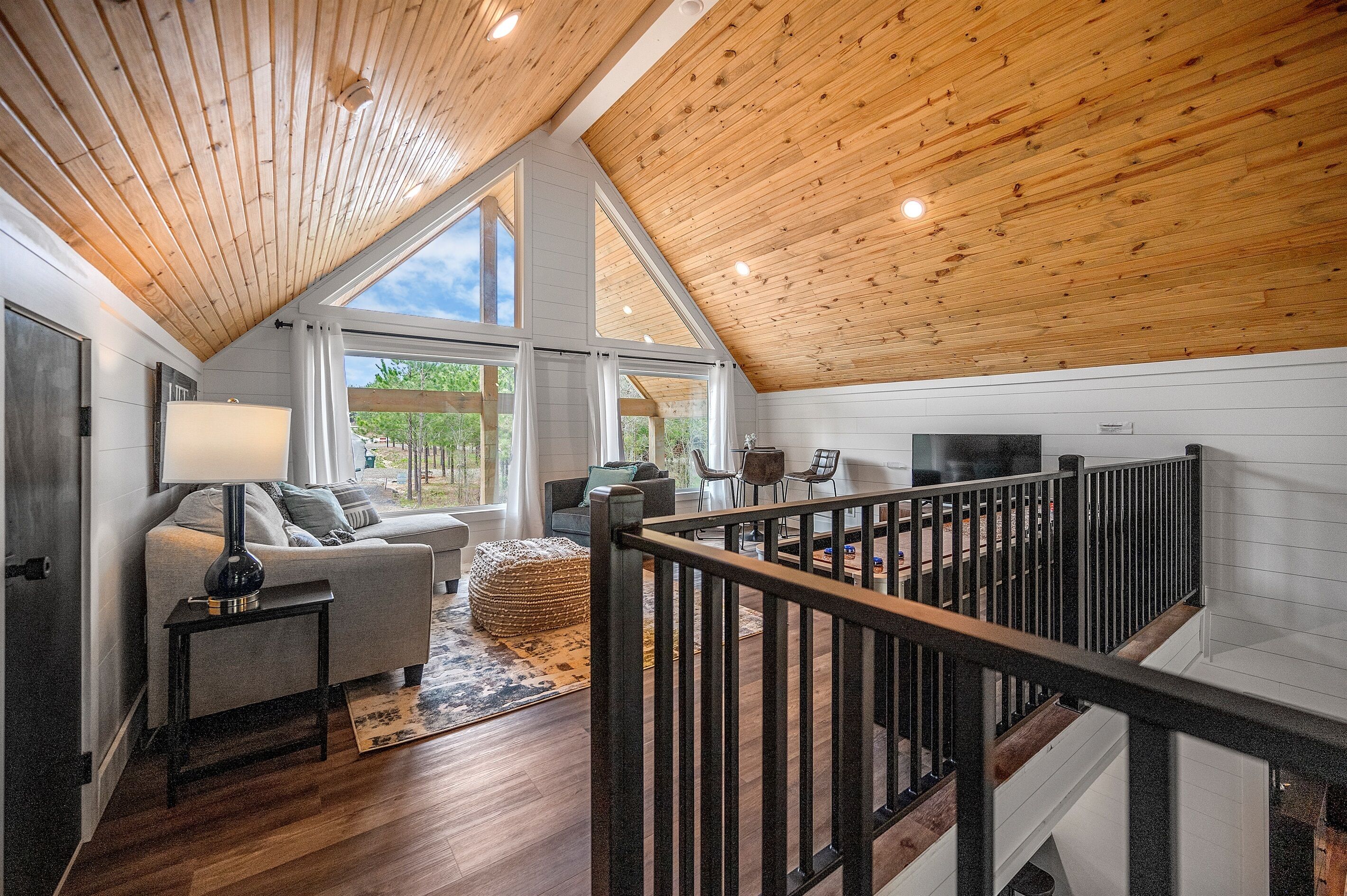 智能电视、壁炉、电子游戏