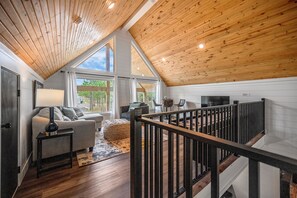 Smart TV, chimenea, videojuegos