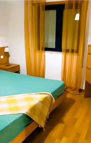 1 bedroom, iron/ironing board, Internet, bed sheets