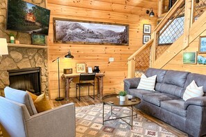 Smart TV, chimenea, videojuegos y libros 