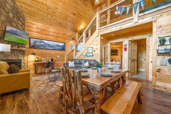 Smart TV, chimenea, videojuegos y libros 