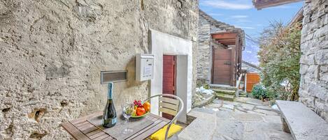 تناول الطعام بالخارج