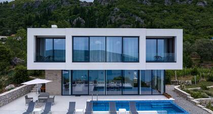 Pool Villa Luxoria Trebesin, Herceg Novi, Montenegro
