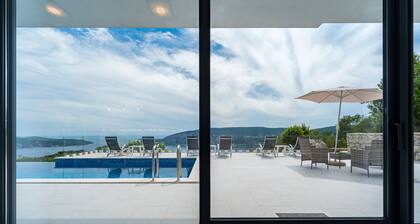 Pool Villa Luxoria Trebesin, Herceg Novi, Montenegro