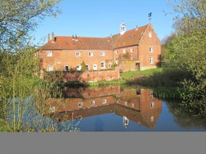 Exterior - The Hayloft - on a farm near Norwich City & the Norfolk Broads (Norwich)