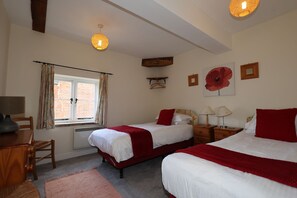 3 bedrooms, iron/ironing board, free WiFi, bed sheets - The Hayloft - on a farm near Norwich City & the Norfolk Broads (Norwich)