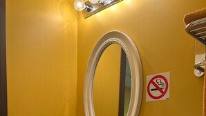 Standard Room | Bathroom