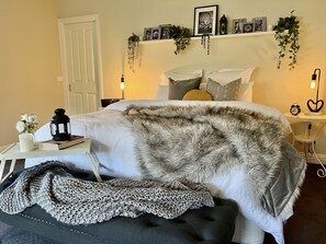 1 bedroom, desk, iron/ironing board, WiFi - Cosy Country Cottage<br> (Neerim South)