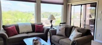 Beautiful Mountain Views and a spacious relaxing home in NW Tucson.