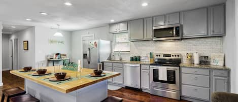 Fridge, microwave, stovetop, dishwasher