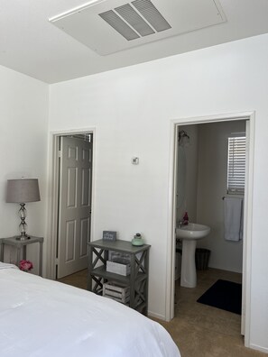 1 bedroom, iron/ironing board, free WiFi